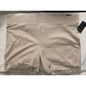 Torrid‎ Beige Lace Trimmed Biker Short Banded Waist Size 4/4x/26 Cotton Spandex